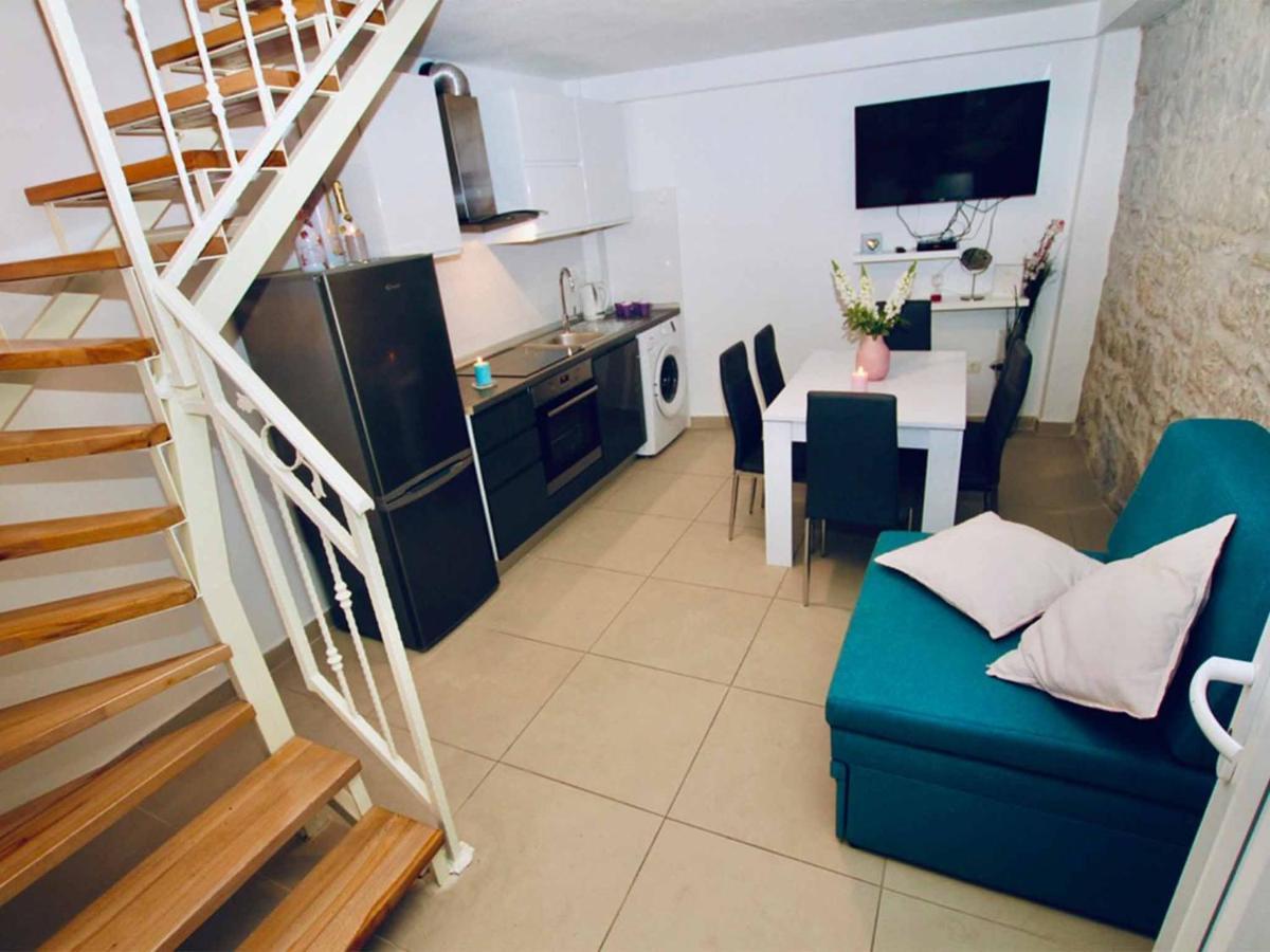 Dalmatian White Shell Apartman Kaštela Kültér fotó